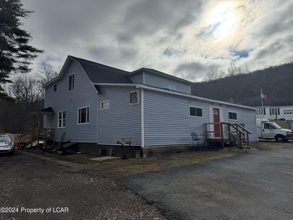 16 Main Road, Glen Lyon, PA 18617
