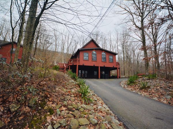 127 Grouse Ridge Lane, Drums, PA 18222