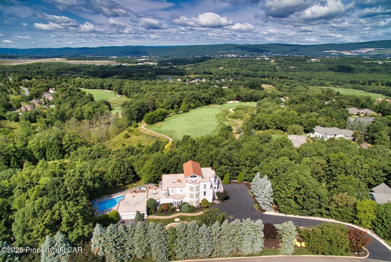 110 Glenmaura Drive, Moosic, PA 18507 Main Photo