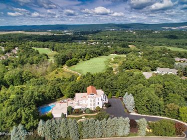 110 Glenmaura Drive, Moosic, PA 18507