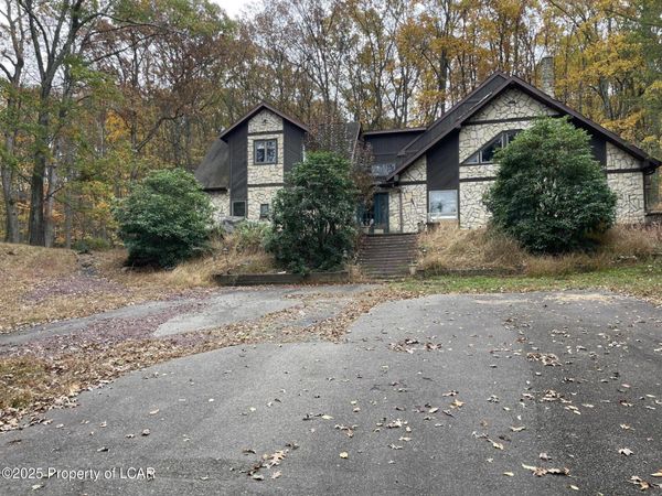 81 Edge Rock Drive, Drums, PA 18222