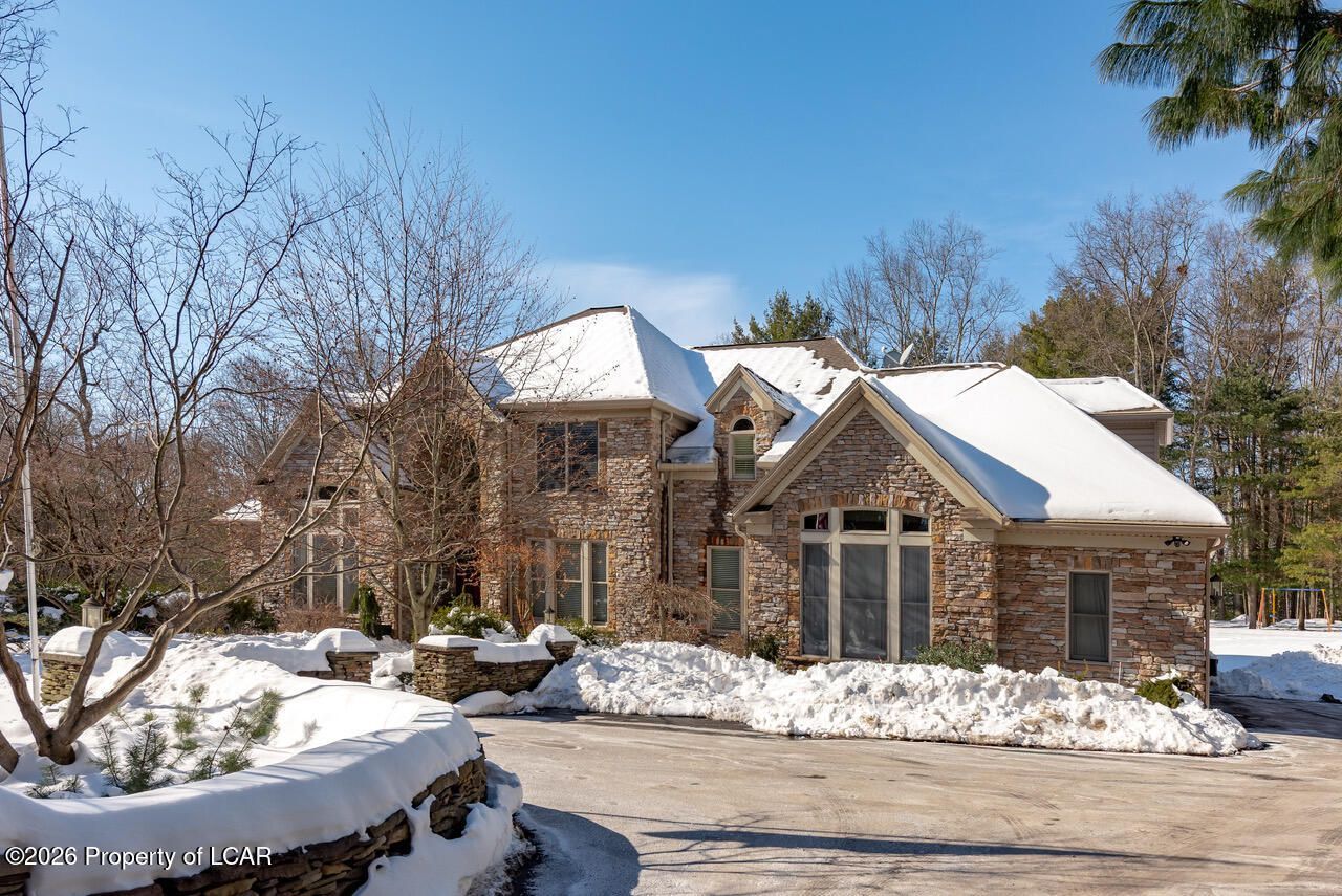 1095 Timber Grove Road, Shavertown, PA 18708 Main Photo