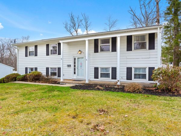 11 Farmhouse Road, Mountain Top, PA 18707