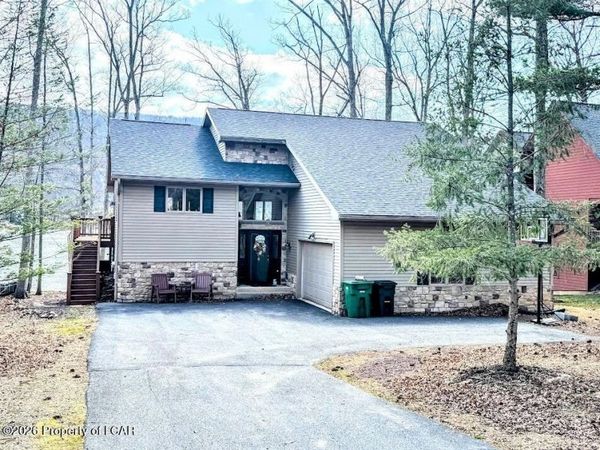 310 Lake Valley Drive, Hazleton, PA 18202