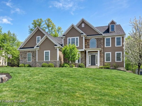 1051 Manor Drive, Mountain Top, PA 18707