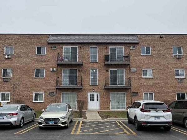 143 W Elk Trail , Unit 340, Carol Stream, IL 60188