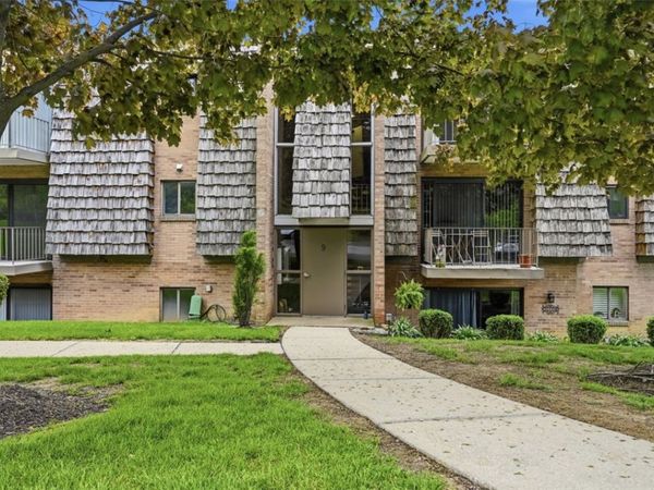 934 Forest Green Dr, Coraopolis, PA 15108