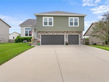 1834 White Tail Lane, Liberty, MO 64068