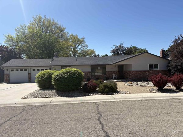 5393 N Fieldcrest Dr, Boise, ID 83704