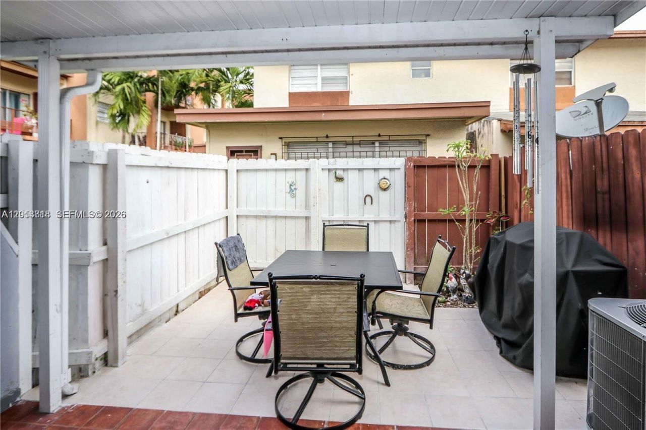 30 SW 108th Ave, Unit 7G, Sweetwater, FL 33174 Photo