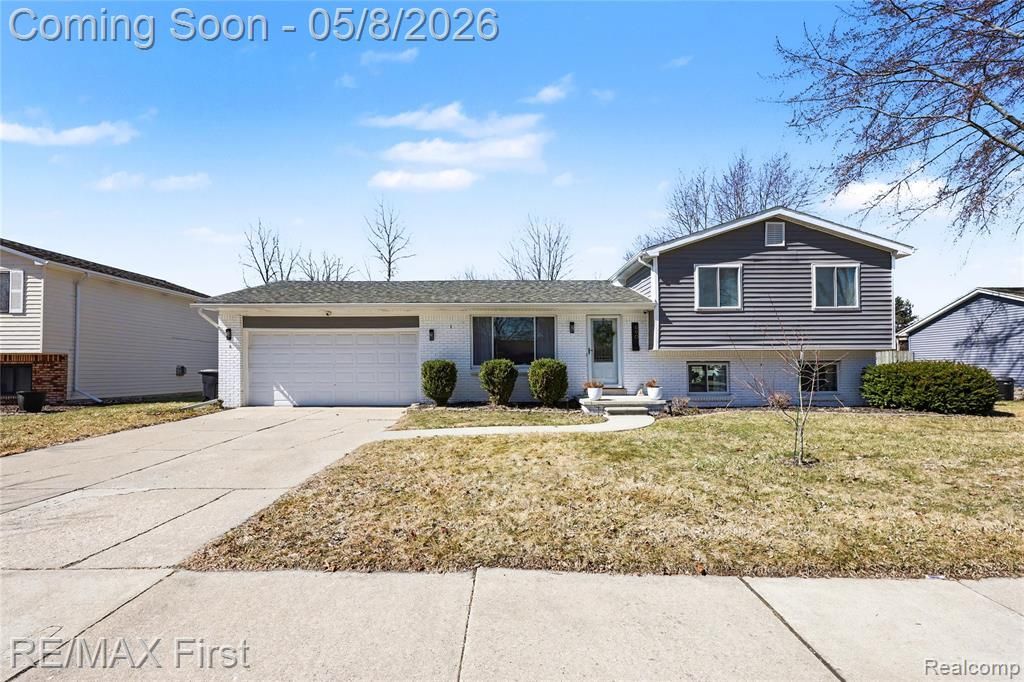 690 Montana Street, Marysville, MI 48040 Main Photo