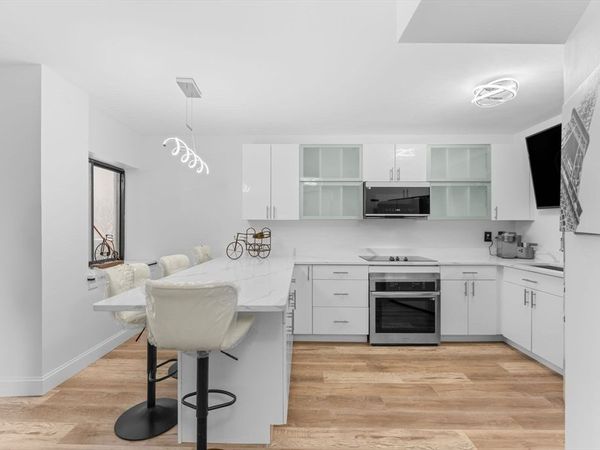 300 Lynn Shore Dr, Unit 210, Lynn, MA 01902
