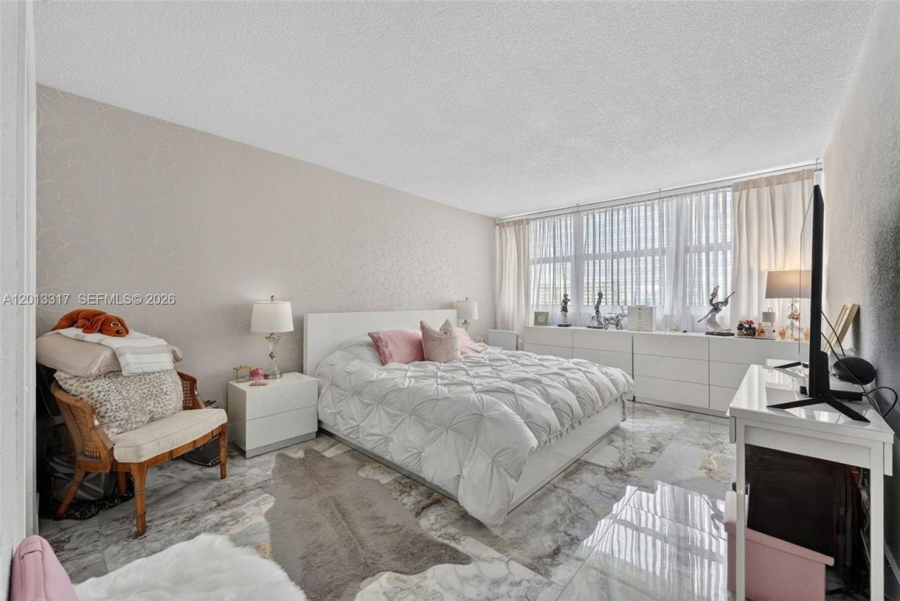 1880 S Ocean Dr, Unit 705, Hallandale Beach, FL 33009 Photo