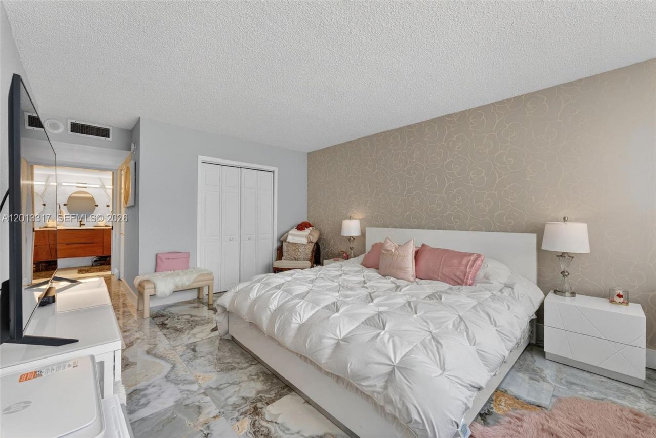 1880 S Ocean Dr, Unit 705, Hallandale Beach, FL 33009 Photo
