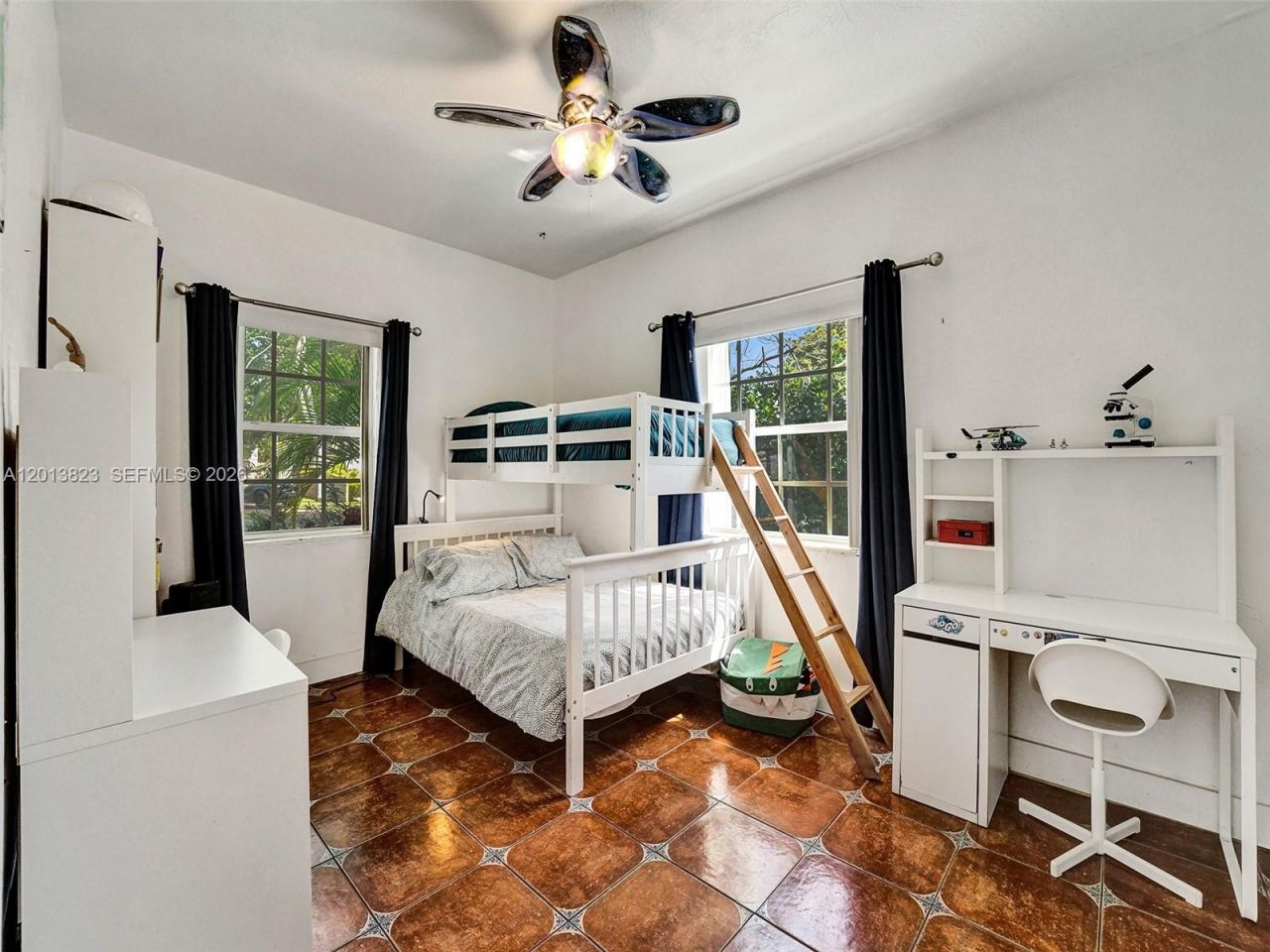 918 NE 4th Court , Hallandale Beach, FL 33009 Photo