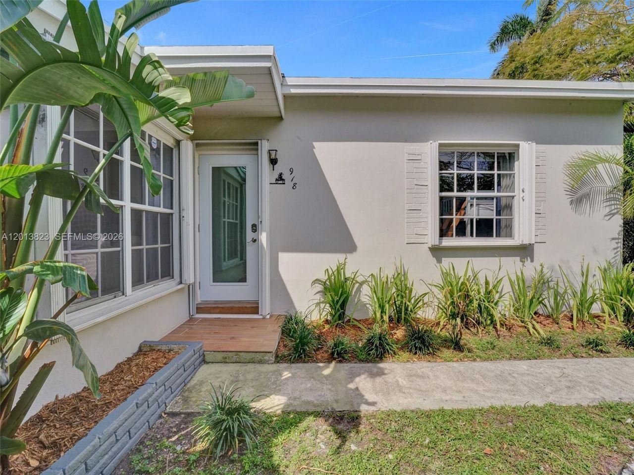 918 NE 4th Court , Hallandale Beach, FL 33009 Photo