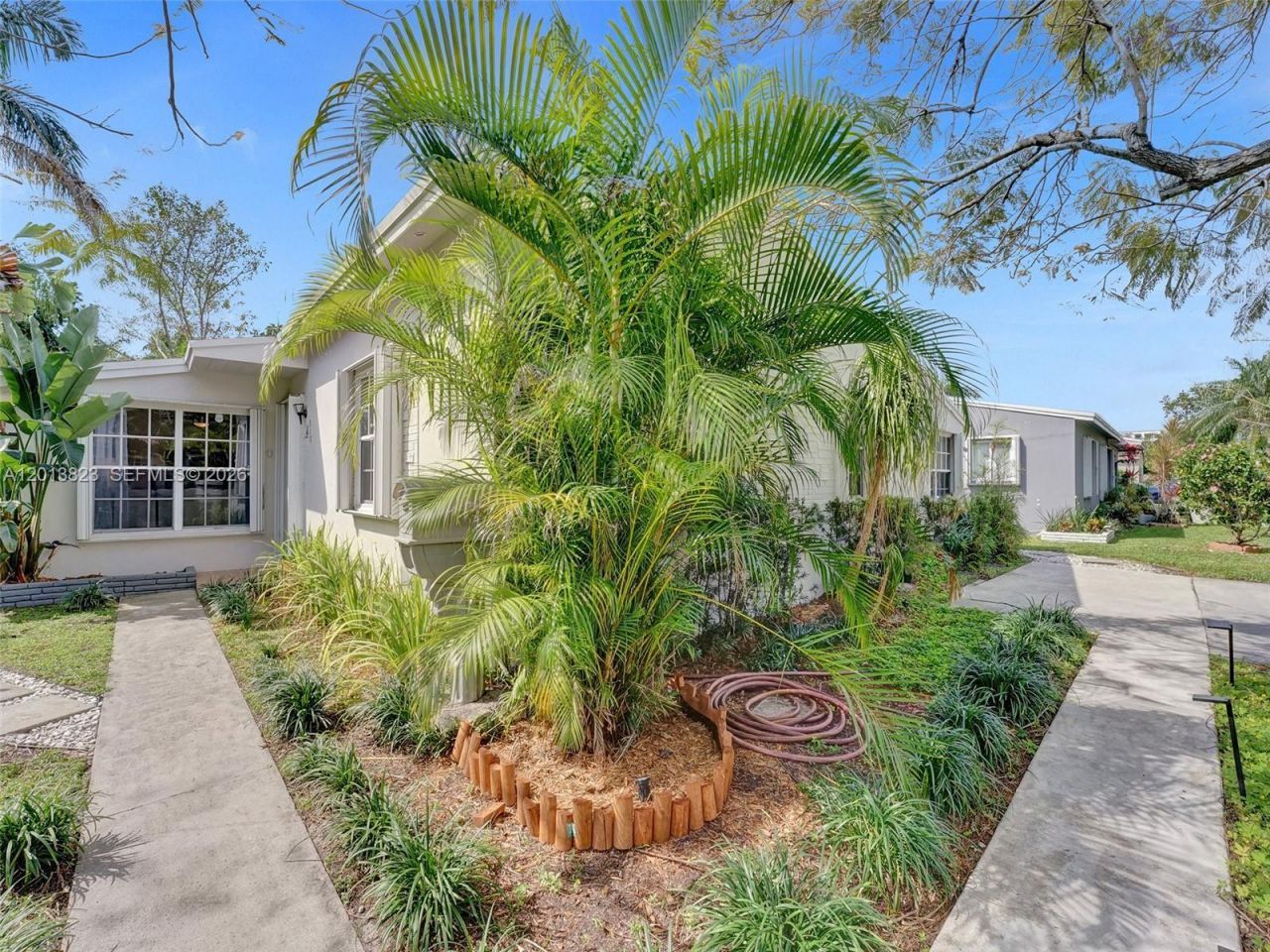 918 NE 4th Court , Hallandale Beach, FL 33009 Photo