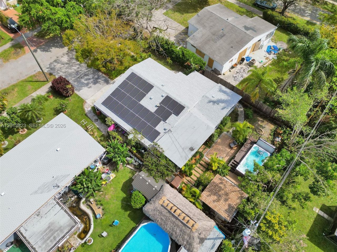 918 NE 4th Court , Hallandale Beach, FL 33009 Photo