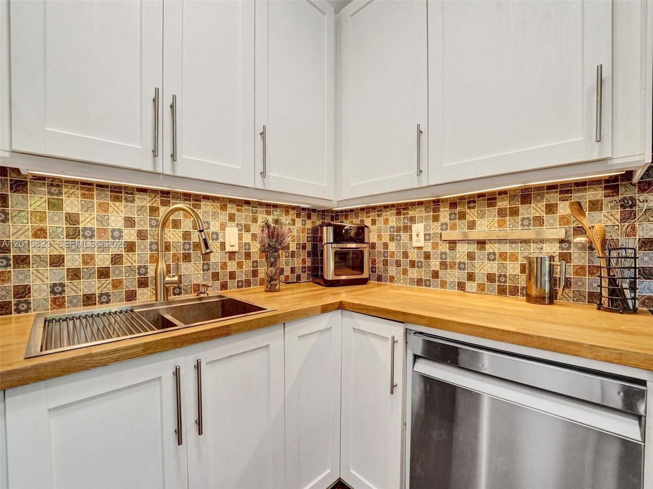 918 NE 4th Court , Hallandale Beach, FL 33009 Photo