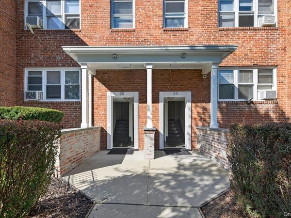 28 Linden Street , Great Neck, NY 11021