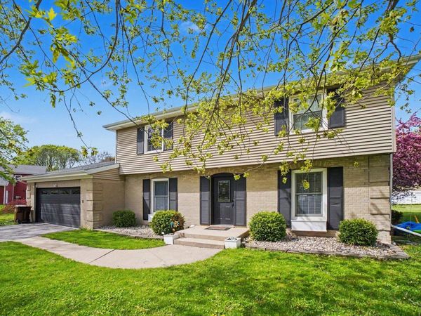 1105 Fairfield Drive N, Mt Pleasant, MI 48858