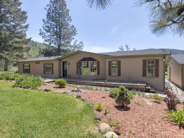 2655 Cady Road, Jacksonville, OR 97530