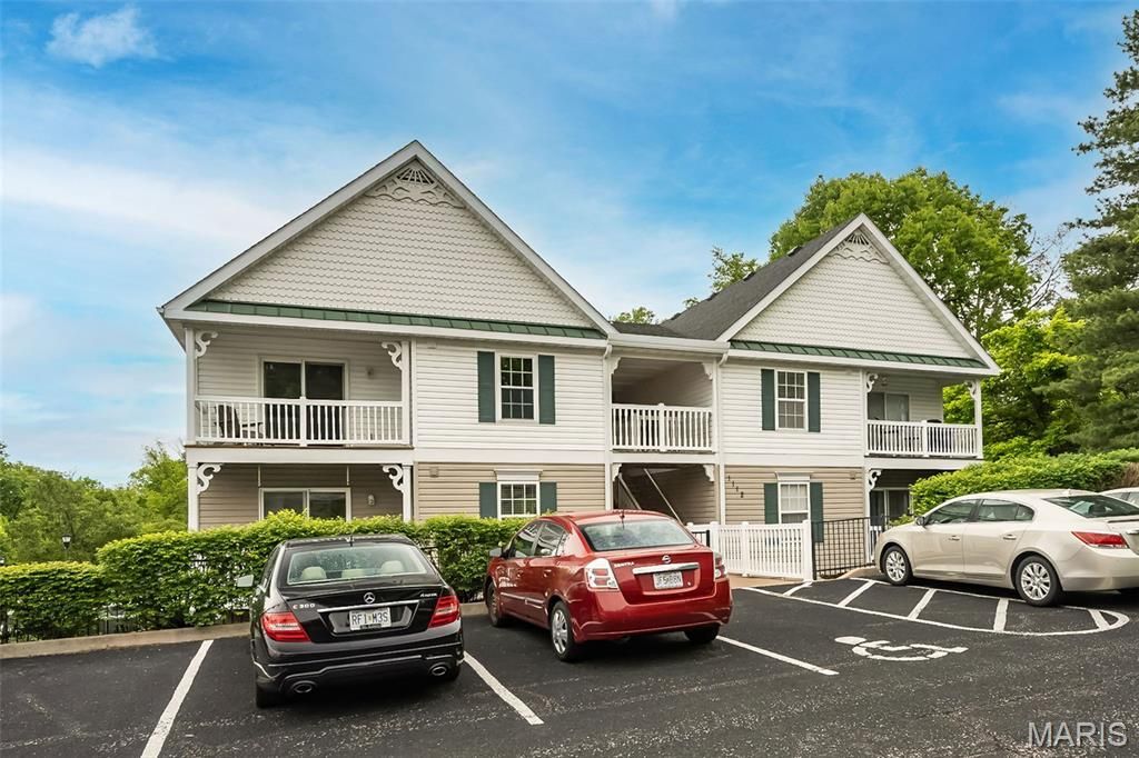 1112 Arbor Creek Drive, Unit 2D, Kirkwood, MO 63122 Main Photo