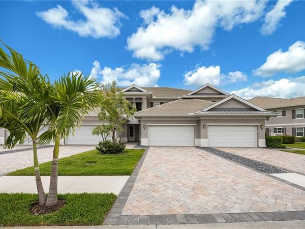 183 Indies DR E, Unit 202, NAPLES, FL 34114