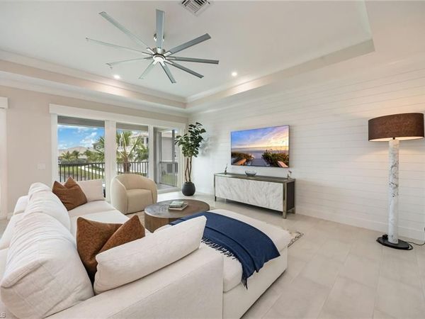 183 Indies DR E, Unit 202, NAPLES, FL 34114