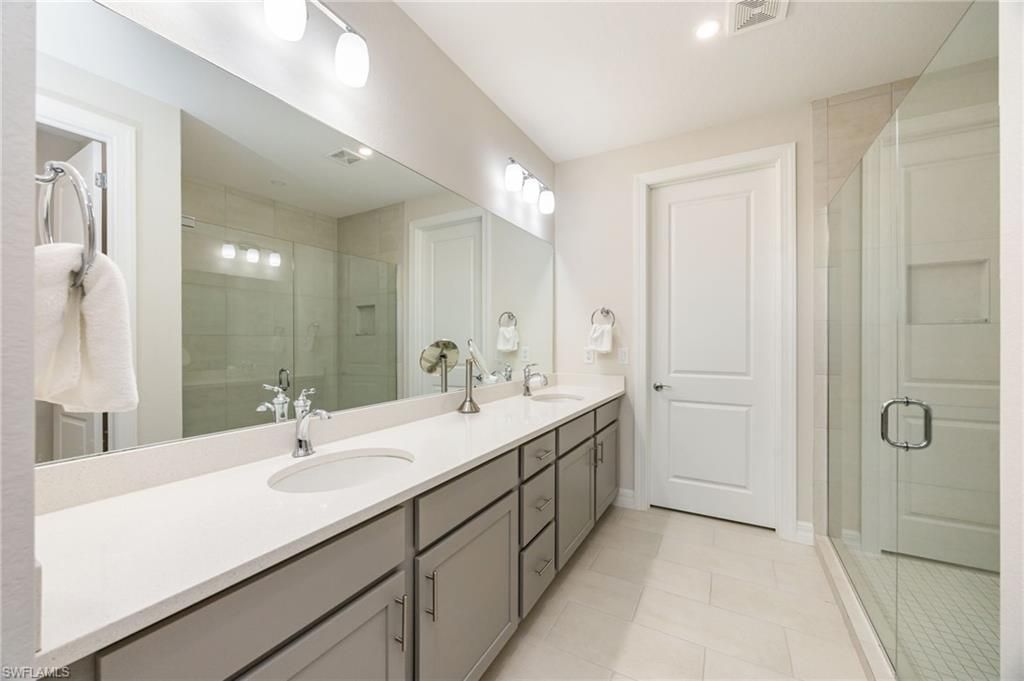 183 Indies Dr E, Unit 202, Naples, FL 34114 Photo