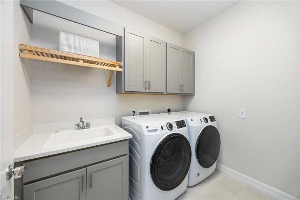 183 Indies Dr E, Unit 202, Naples, FL 34114 Photo