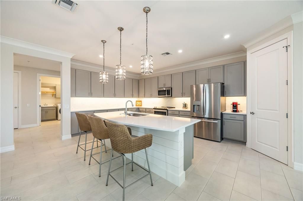 183 Indies Dr E, Unit 202, Naples, FL 34114 Photo