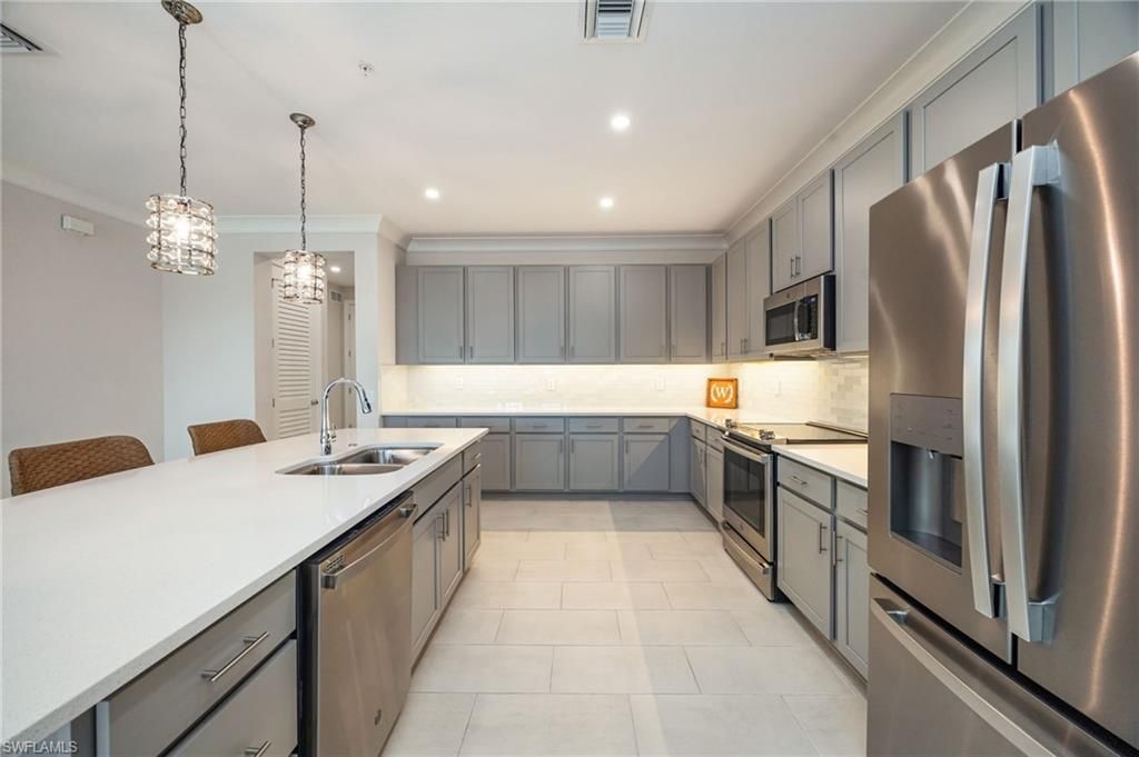183 Indies Dr E, Unit 202, Naples, FL 34114 Photo