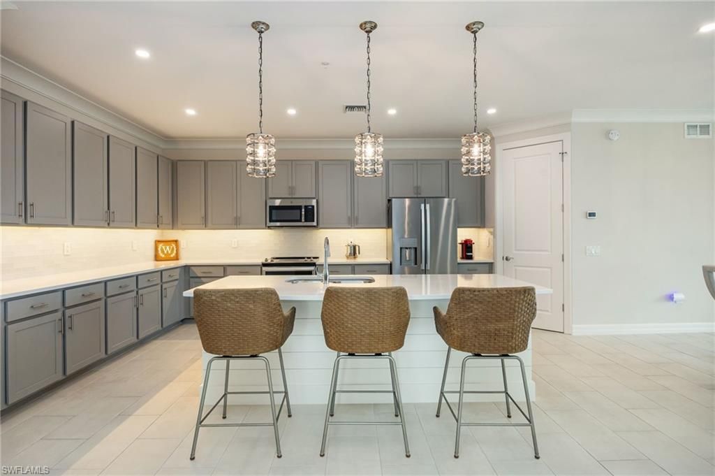 183 Indies Dr E, Unit 202, Naples, FL 34114 Photo
