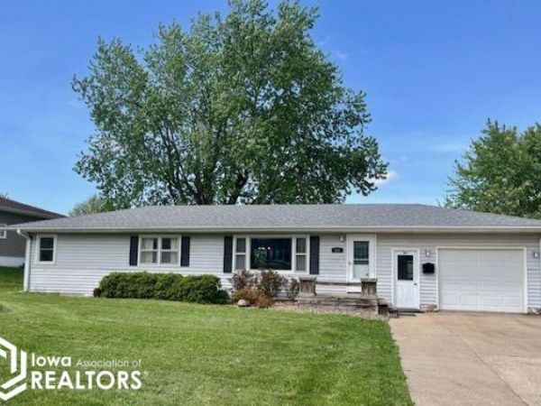 611 S Adams Place, Mount Pleasant, IA 52641