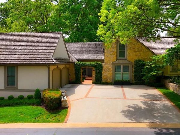 7904 Bristol Court, Prairie Village, KS 66208