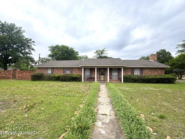 1305 W 2nd Street, Clarksdale, MS 38614