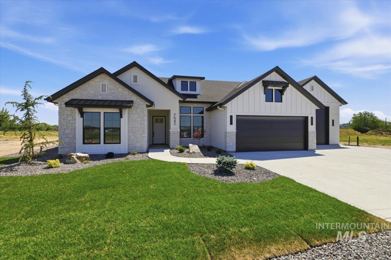 7642 Newcastle, Nampa, ID 83687 Main Photo