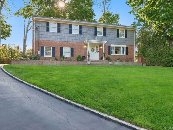 3 Camsanette Court, Glen Cove, NY 11542