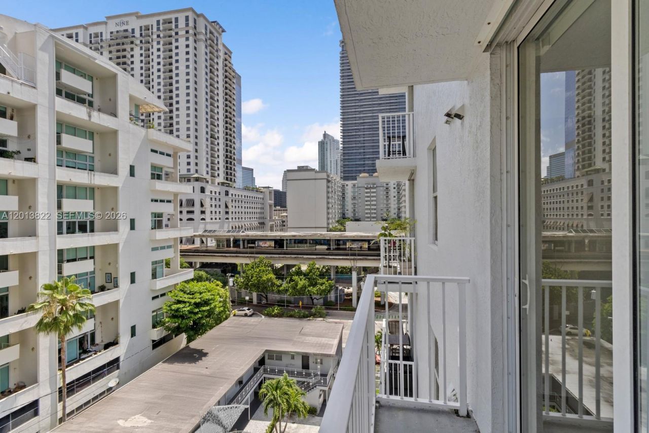 115 SW 11th St, Unit 707, Miami, FL 33130 Photo