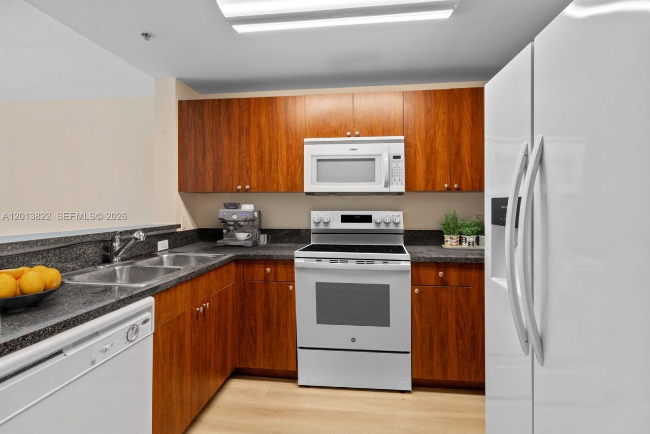 115 SW 11th St, Unit 707, Miami, FL 33130 Photo