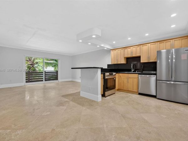 7477 SW 82nd St, Unit C213, Miami, FL 33143