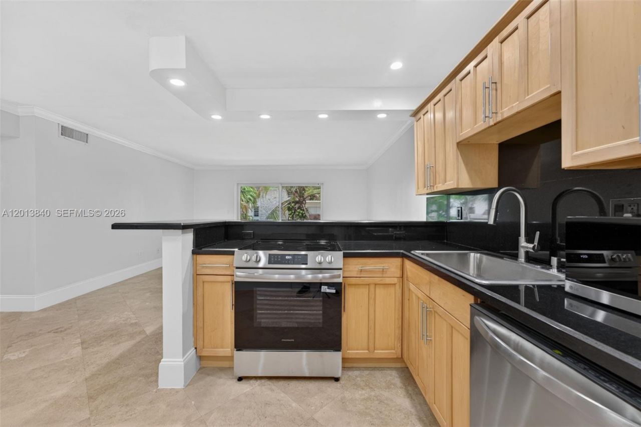 7477 SW 82nd St, Unit C213, Miami, FL 33143 Photo
