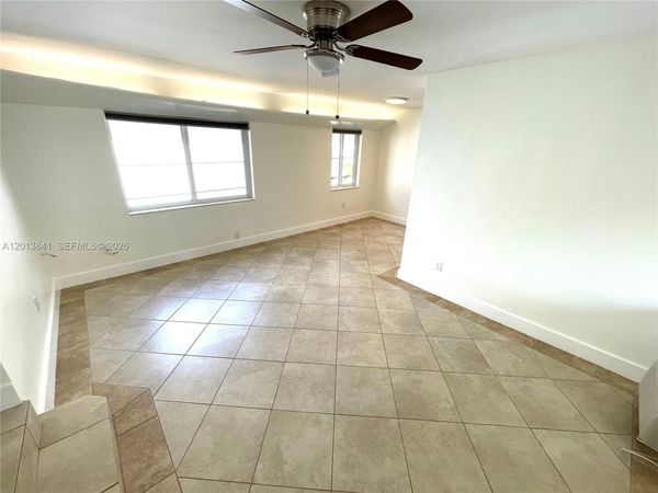 125 Edgewater Dr , Unit 11, Coral Gables, FL 33133