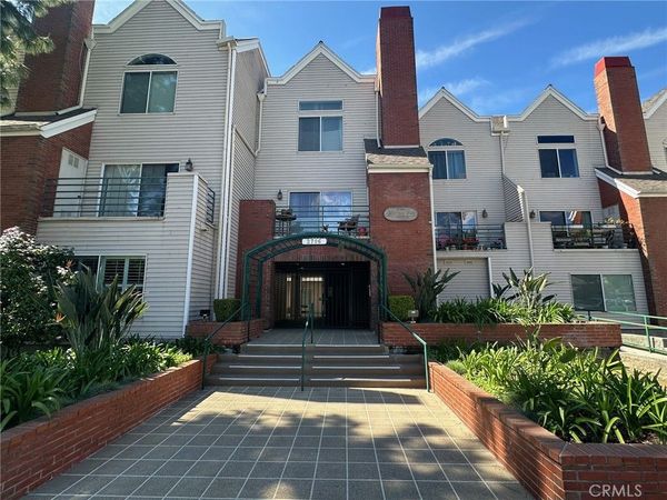 2706 Honolulu Avenue, Unit 111, Montrose, CA 91020