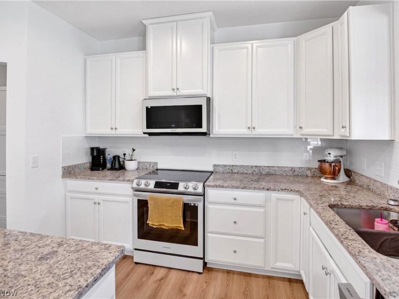 3241 Boettler Street NE, Canton, OH 44721 Photo 4