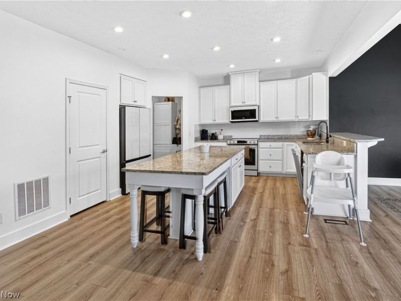 3241 Boettler Street NE, Canton, OH 44721 Photo 5