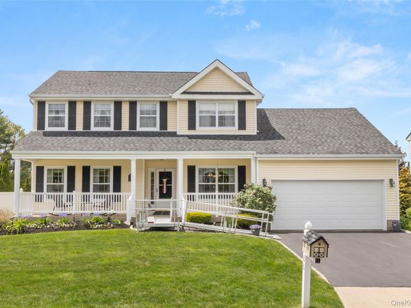86 Summerfield Drive, Holtsville, NY 11742
