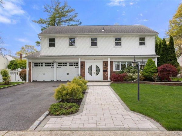 8 Marietta Drive , Westbury, NY 11590