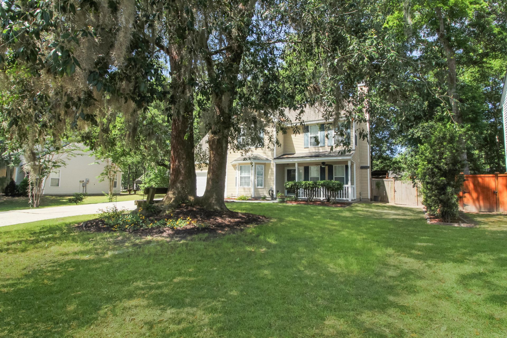 8636 Hickory Creek Lane Photo 3